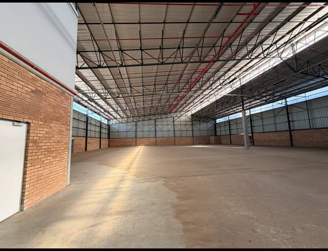 1,765M² WAREHOUSE TO LET IN AIRPORT PARK